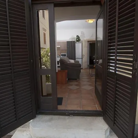 Vuzar أوباتيا